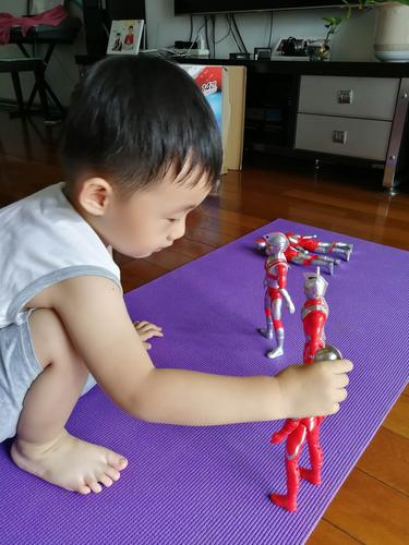 孩子王!乔治:VJ年轻充满活力我的孩子们都很崇拜并喜欢和他玩