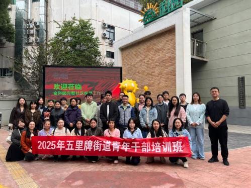 记者：济南创建国内第六个大区青训中心，将与鲁能足校互相支持