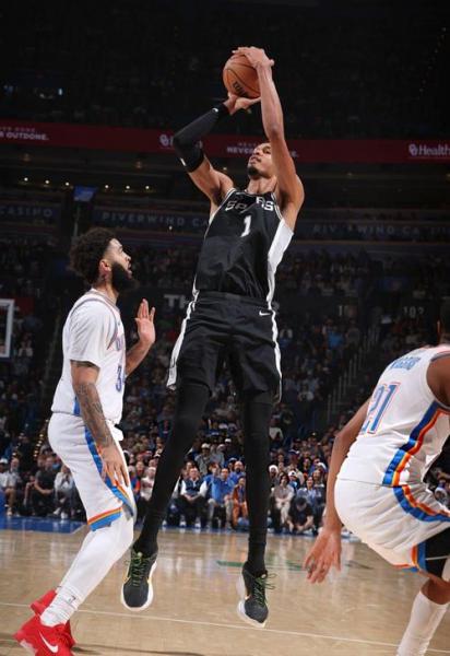 比尔西蒙斯：除非马刺战绩超雷霆否则文班没理由超SGA拿MVP